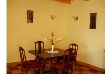 Ukrajina Privát Orosijevo, Eksterijer